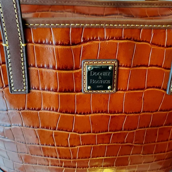 DOONEY AND BOURKE women's shoulder/handheld purse - Picture 6 of 6